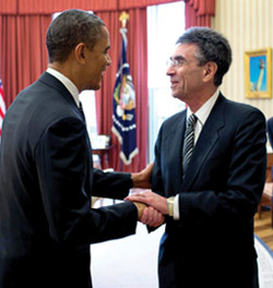 Robert Lefkowitz’66 meeting President Barak Obama in November 2012